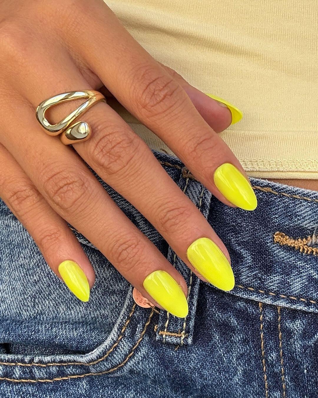 Electric Banana - Almond