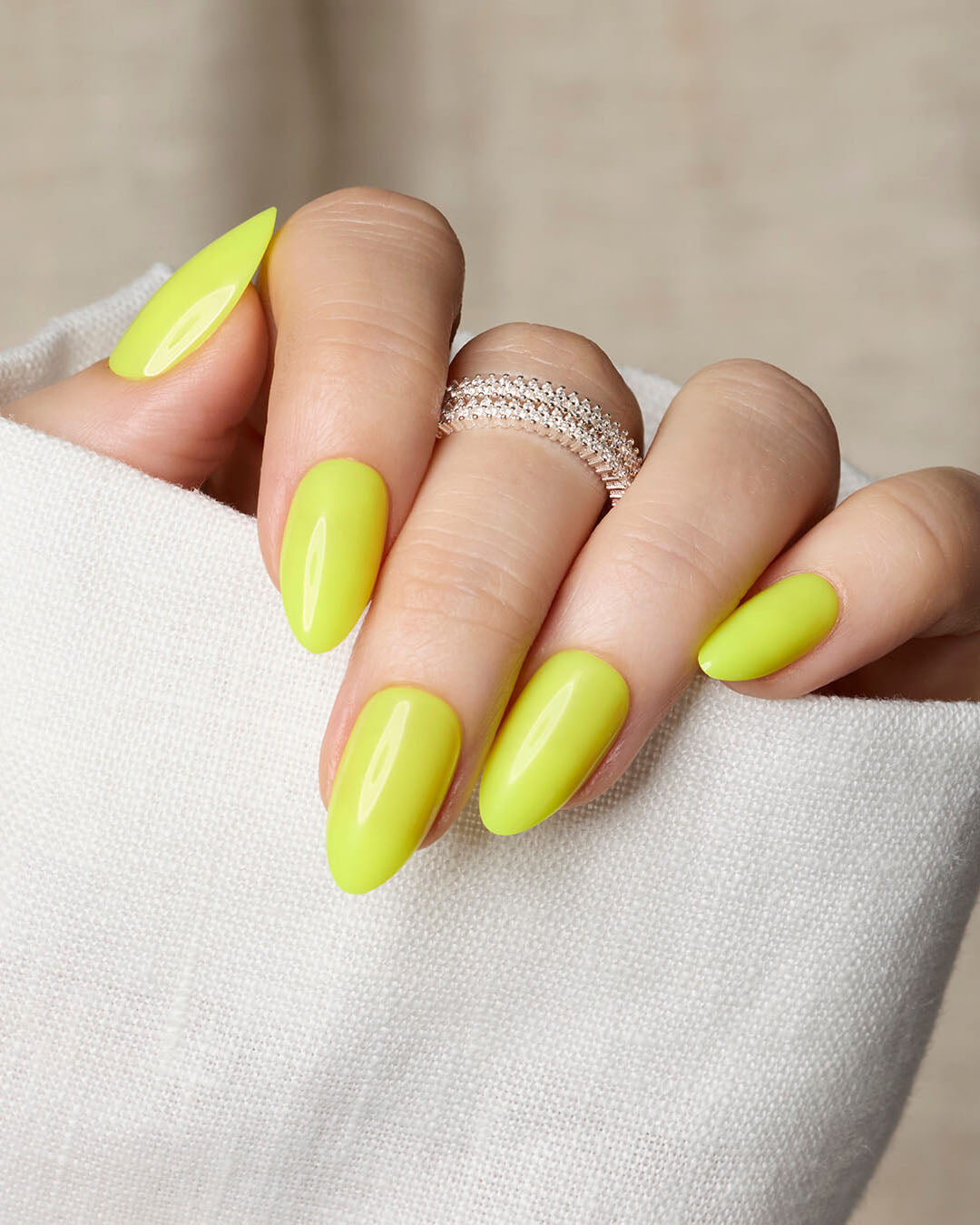 Electric Banana - Almond