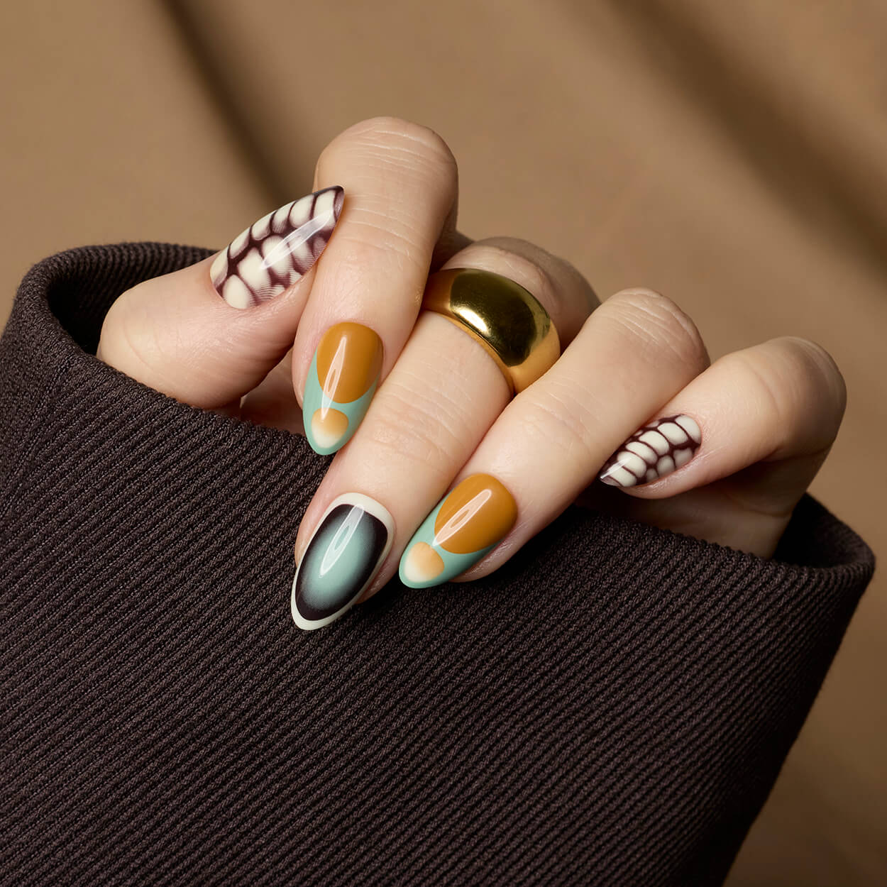 Duo: Linda Hallberg Collection - Almond