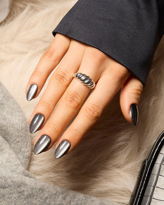 Onyx Cat Eye