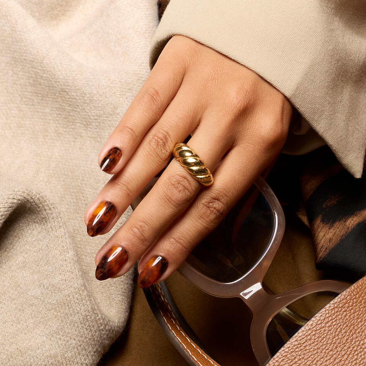 Toasty Tortie - Almond